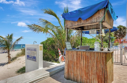 Bermuda Riviera Apartment | Suite on the Ocean with City View