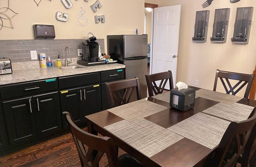 Littleton House | Suite Retreat - 3 bed traveler's cottage w/office
