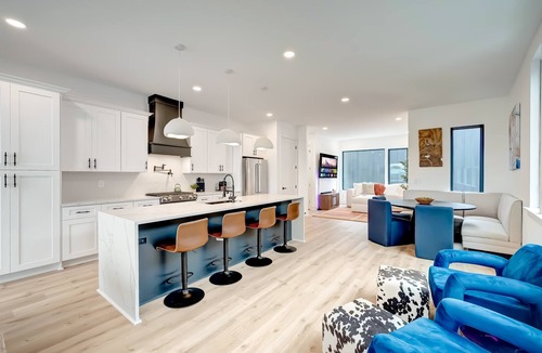 Hurwood Heights House | Summer rooftop decks, hot tubs, game rooms, sauna near Broadway & Geodis Park