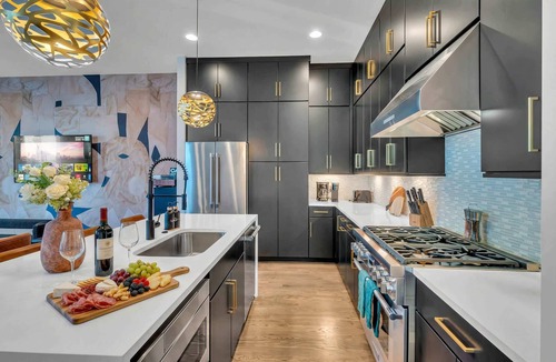 Katie Hill Neighborhood House | Summer rooftop hot tub, karaoke lounge, downtown views near Broadway
