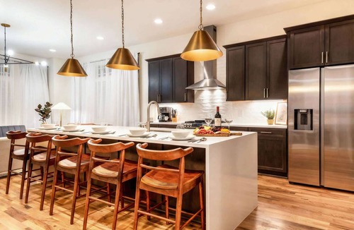 Hadley - Washington House | Summer rooftops, skyline views, karaoke garage near Broadway