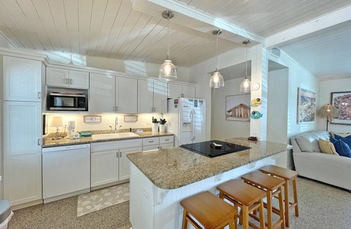 Villa Segunda House | Summer Savings! Beach Bungalow Steps to the Beautiful Gulf & Sugar White Sand