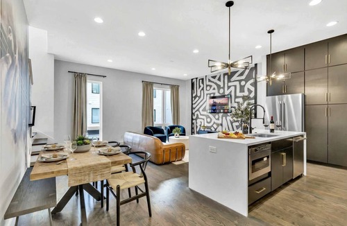 Katie Hill Neighborhood House | Summer two hot tubs, rooftop decks, karaoke lounges near Broadway