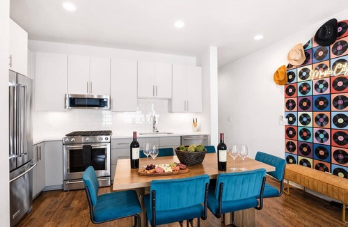 Hillsboro Village House | Summer walkable stay, free parking, fast Wi‑Fi, self check‑in near Broadway
