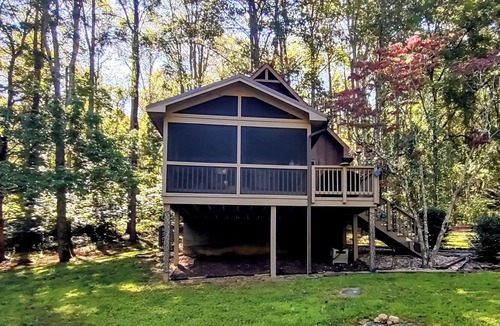 Peaks Cabin | Summertime at the cabin! Come relax, unwind, and rejuvenate!