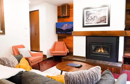 Glacier House | Summit Suite