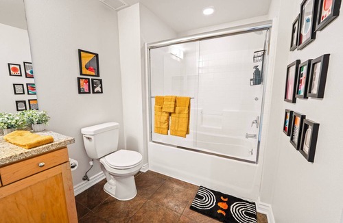 Sherman Oaks Hotel | Sun-Drenched Hideaway w/Dual Balcony, Pool, & Gym