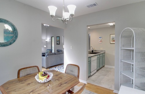 Fort Walton Beach Apartment | Sun, Surf & Sand in Fort Walton Beach! Cozy Condo