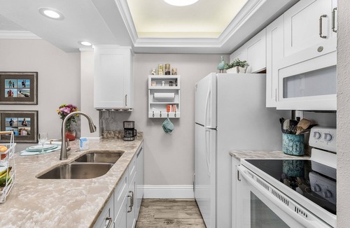 Sanibel Condo | Sundial D310 Charming beachfront getaway!