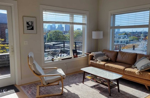 Jeffries Point Apartment | Sunny apartment close to Logan Airport and 1 subway stop from downtown Boston