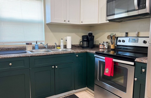 Fort Myers Villa | Sunny Fort Myers Retreat: Pet-Friendly near Downtown District, No Cleaning Fee!