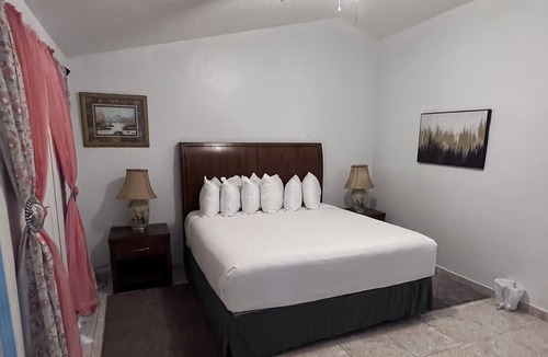 Pine Hills House | SUNNY HOME VACATIONS LLC