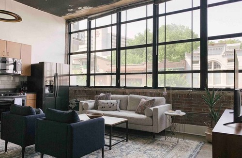 Old City Apartment | Sunny Loft w/View of Gay St