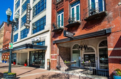 Old City Apartment | Sunny Loft w/View of Gay St