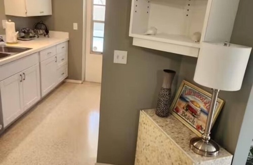 Bay Isle House | Sunny Siesta Key Retreat w/Private Heated Pool | 2BR | Dog-Friendly