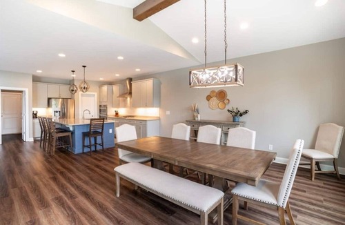 Seneca House | Sunrise Retreat on Lake Keowee with Hot Tub!