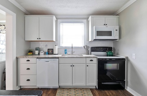 Hopewell House | Sunset Circle Retreat - 3BR Home with 2 Car Garage