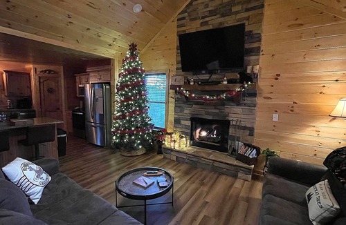 Ellijay Cabin | Sunset View Cabin - Private Hot Tub - Pet Friendly - Fire Pit - Resort Amenities