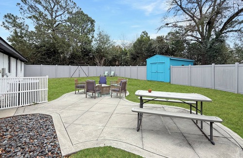 Kings Grant House | Sunset Villa Walk to Park 4 Miles to UNCW Family-Friendly