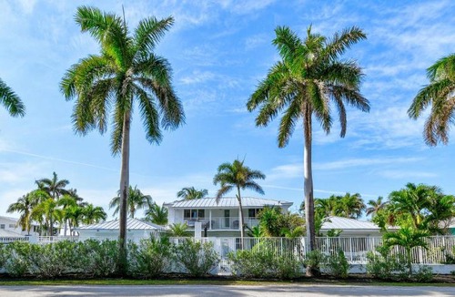 Palm Beach Shores Hotel | Sunshine shores boutique apartments