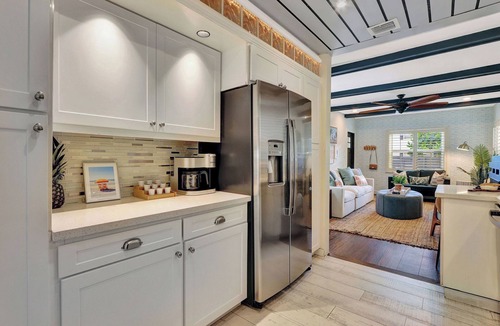 Victoria Park House | Sunshine Sippin' Oasis Luxury Design/Location/Heated Pool/Hot Tub/Putting Green