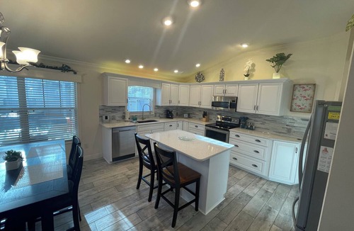 Lake Sumter Landing House | Sunshine Stay Villa #2 at Lake Sumter Landing w/Sparkling Private Pool & Spa