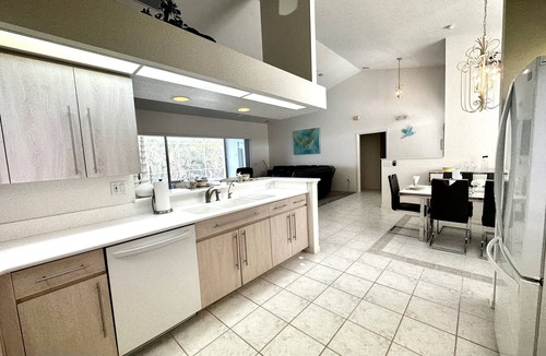 Long Meadow House | * Sunshine, Tranquility, and Timeless Comfort! *