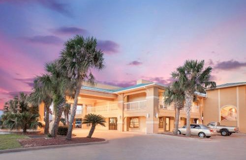 Central City Hotel | Super 8 by Wyndham Corpus Christi