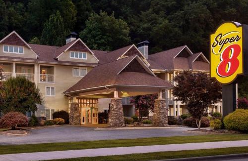 Cherokee Hotel | Super 8 by Wyndham Cherokee