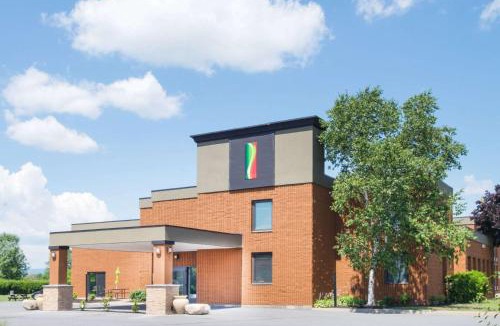Plattsburgh Hotel | Super 8 by Wyndham Plattsburgh