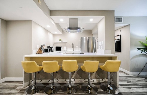 Las Vegas Strip Hotel | SVS: Contemporary 2BD Center Strip Condo | Game Room | Jockey Club