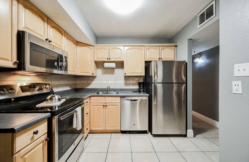 Las Vegas Strip Hotel | SVS: Modern 3BD Strip View Condo | 1,000+ sqft | Sleeps 12 | Jockey Club