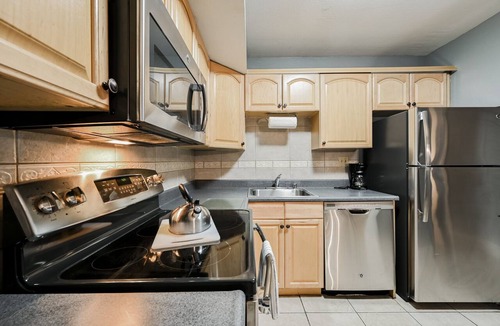 Las Vegas Strip Hotel | SVS: Modern 3BD Strip View Condo | 1,000+ sqft | Sleeps 12 | Jockey Club