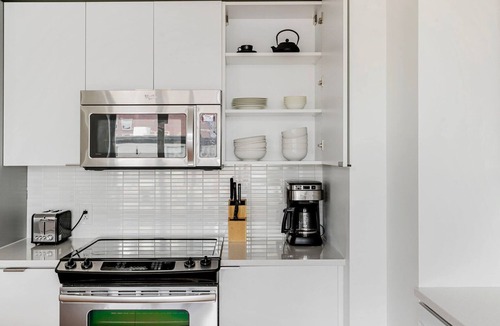 Chinatown Apartment | Sweet FiDi 2BR w/Gym, Coffee Bar, Security, W/D, by Blueground
