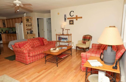 Burks Fork Cabin | Sweetwater Cabin by Buffalo Mountain Getaway