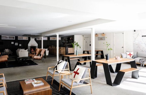 Stowe Area Hotel | Tälta Lodge, a Bluebird by Lark | Stuga - King | with Direct River Access