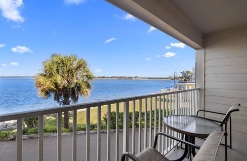 Rocky Point Condo | Tampa Bay 1BR - Pool, Balcony & Beach Access