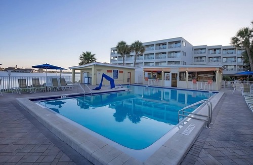 Rocky Point Apartment | Tampa Bay Waterfront Escape with Heated Pool, Beach Volleyball & Dining