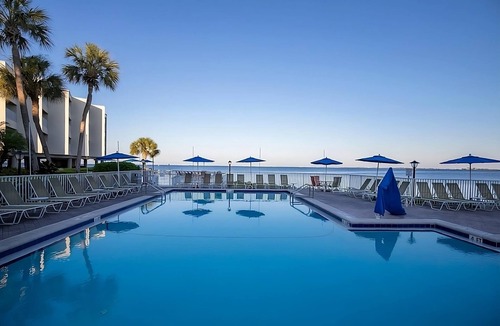 Rocky Point Apartment | Tampa Bay Waterfront Escape with Heated Pool, Beach Volleyball & Dining