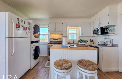 Surf City House | Tan-N-Sand - Stylish Oceanfront Beach Cottage!