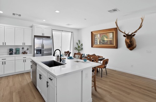 Greenehaven House | Tesla EV, Native Decor, Golf, Fish, Lake, Repeat,Come as Guests Leave as Friends