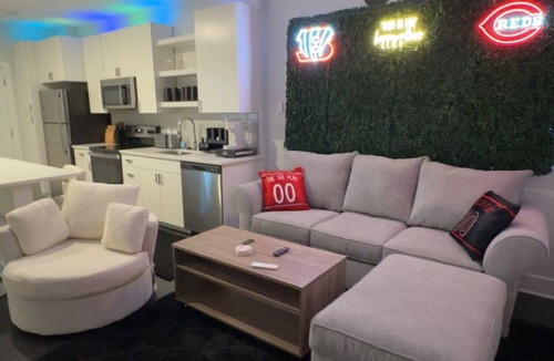 Central Business District Apartment | The 513 Flat II! Pool & River View! Free Gated Parking! Walk to Banks & Stadium!