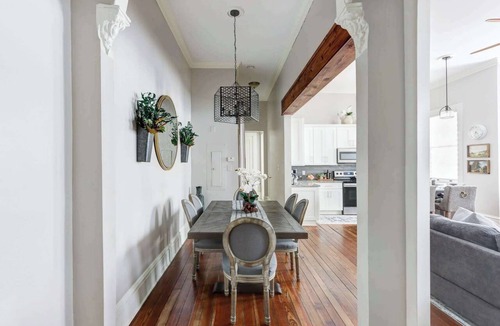 Historic Downtown Savannah Apartment | The Alfred Inn, Victorian District | Modern Flare