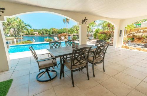 North Central Hollywood Villa | The Aqua Villa