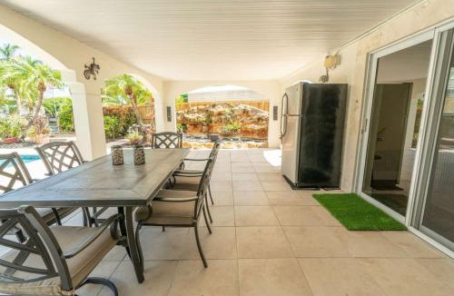 North Central Hollywood Villa | The Aqua Villa
