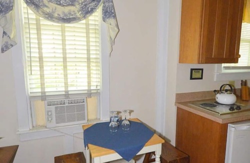 Berkeley Springs Cabin | The Bathkeepers Cottage