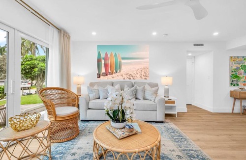 Juno Beach Apartment | The Beach Villa in Juno! 1-Steps to the Beach