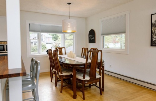 Jim Thorpe House | The Bear Creek Lake House: Lake-Front | Kayaks | Fire Pit | Grill | Beach