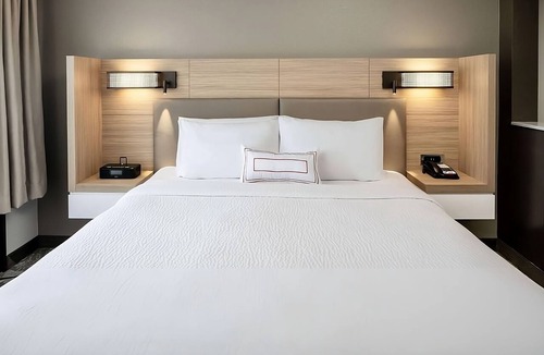 Donelson Hotel | The Best of Nashville! Bring Your Pets, Enjoy the Pool, Free Parking!