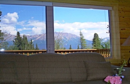 McCarthy House | The Chitina at Currant Ridge - A Roomy Log Home!